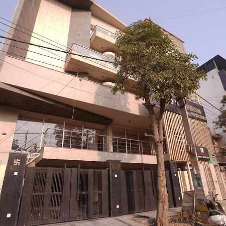 Hotel Leo Saffron - Pitampura Delhi  Exterior photo
