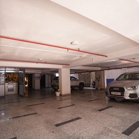 Hotel Leo Saffron - Pitampura Delhi  Exterior photo