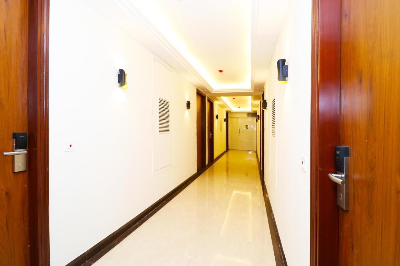 Hotel Leo Saffron - Pitampura Delhi  Exterior photo