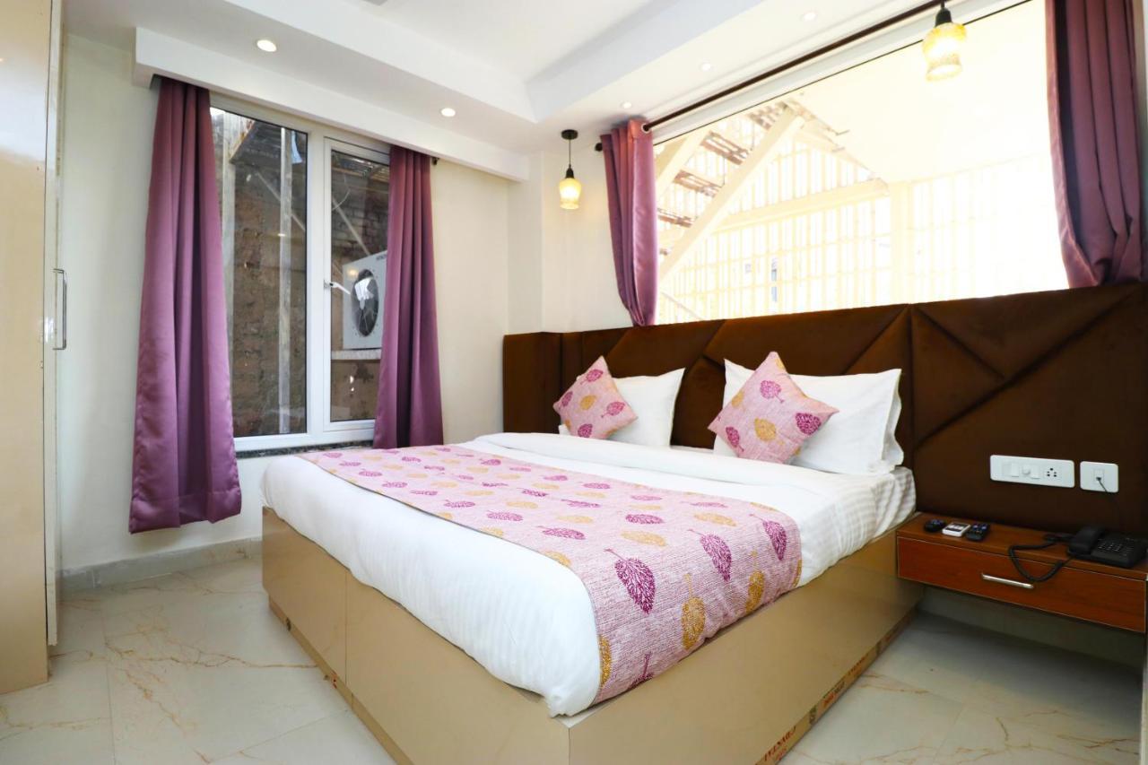 Hotel Leo Saffron - Pitampura Delhi  Exterior photo