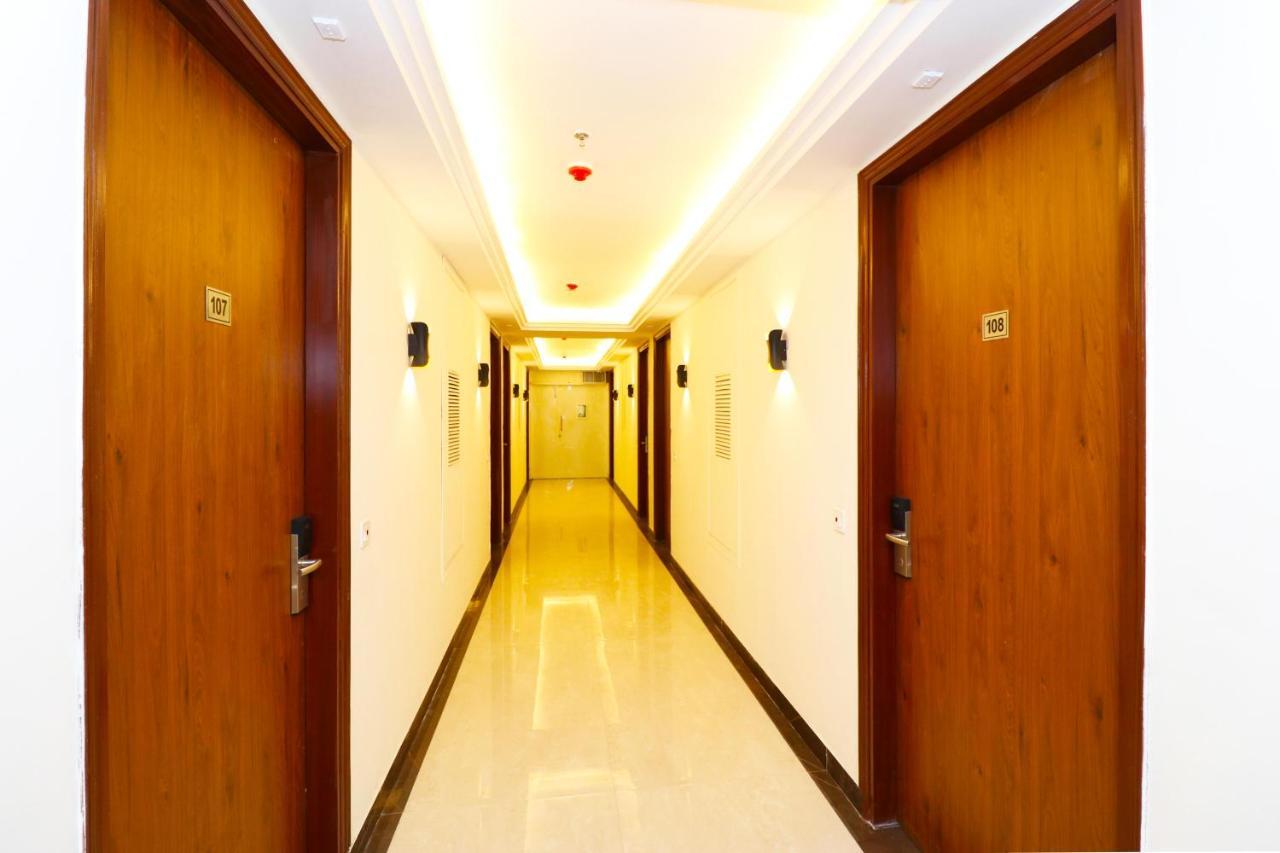 Hotel Leo Saffron - Pitampura Delhi  Exterior photo