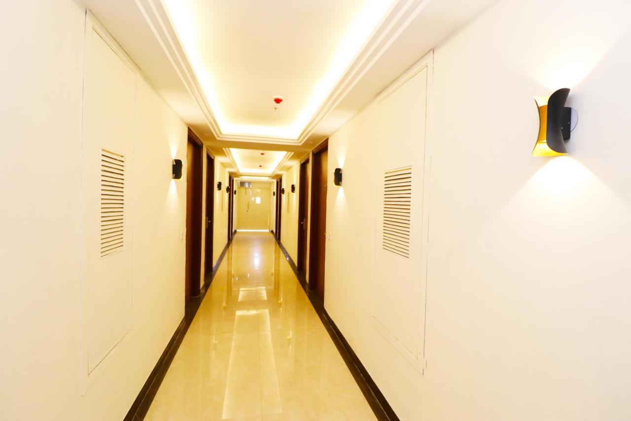 Hotel Leo Saffron - Pitampura Delhi  Exterior photo