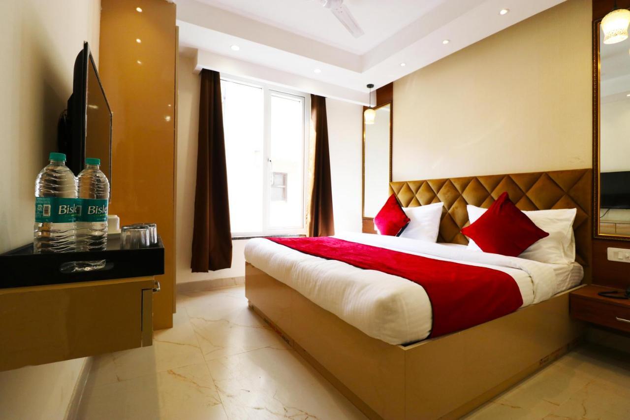 Hotel Leo Saffron - Pitampura Delhi  Exterior photo