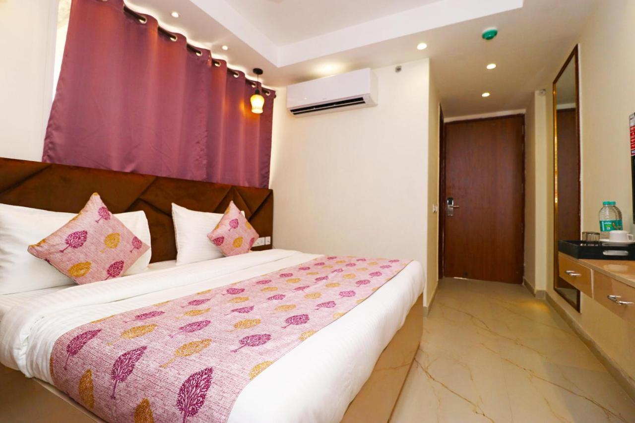 Hotel Leo Saffron - Pitampura Delhi  Exterior photo