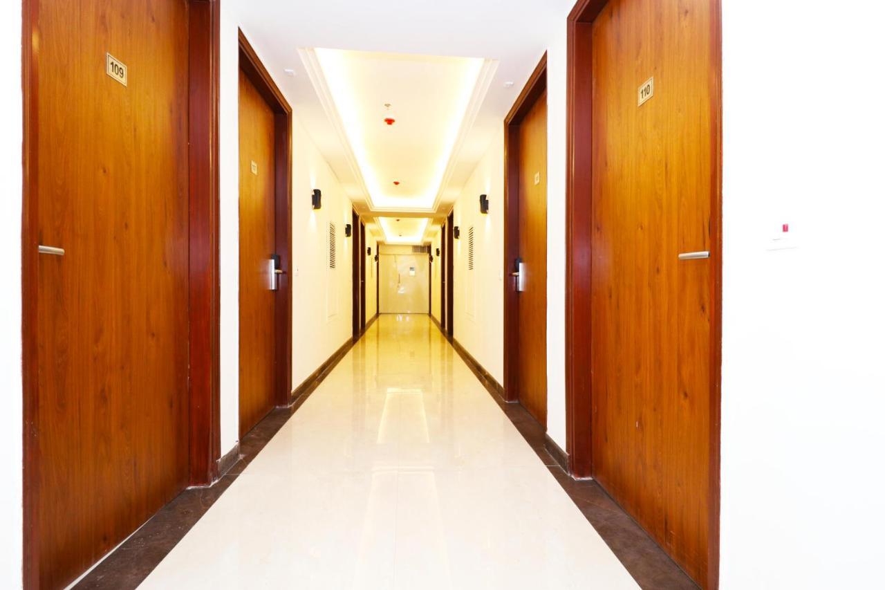 Hotel Leo Saffron - Pitampura Delhi  Exterior photo