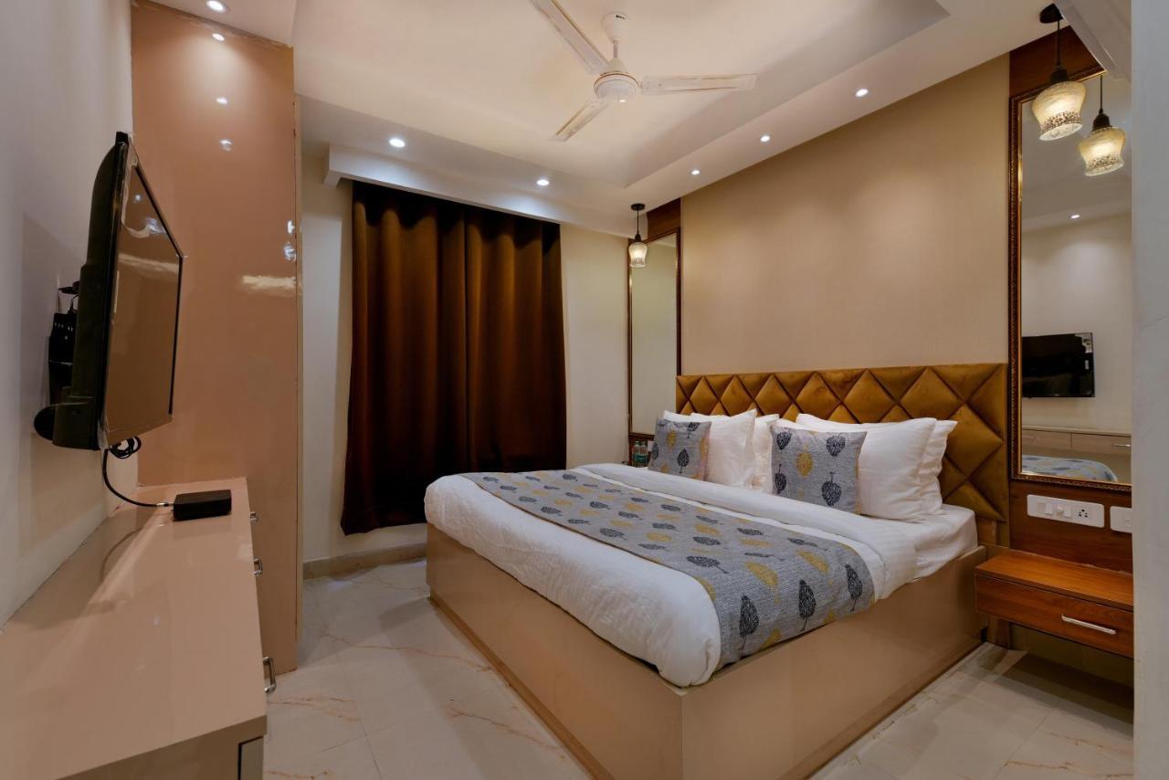 Hotel Leo Saffron - Pitampura Delhi  Exterior photo