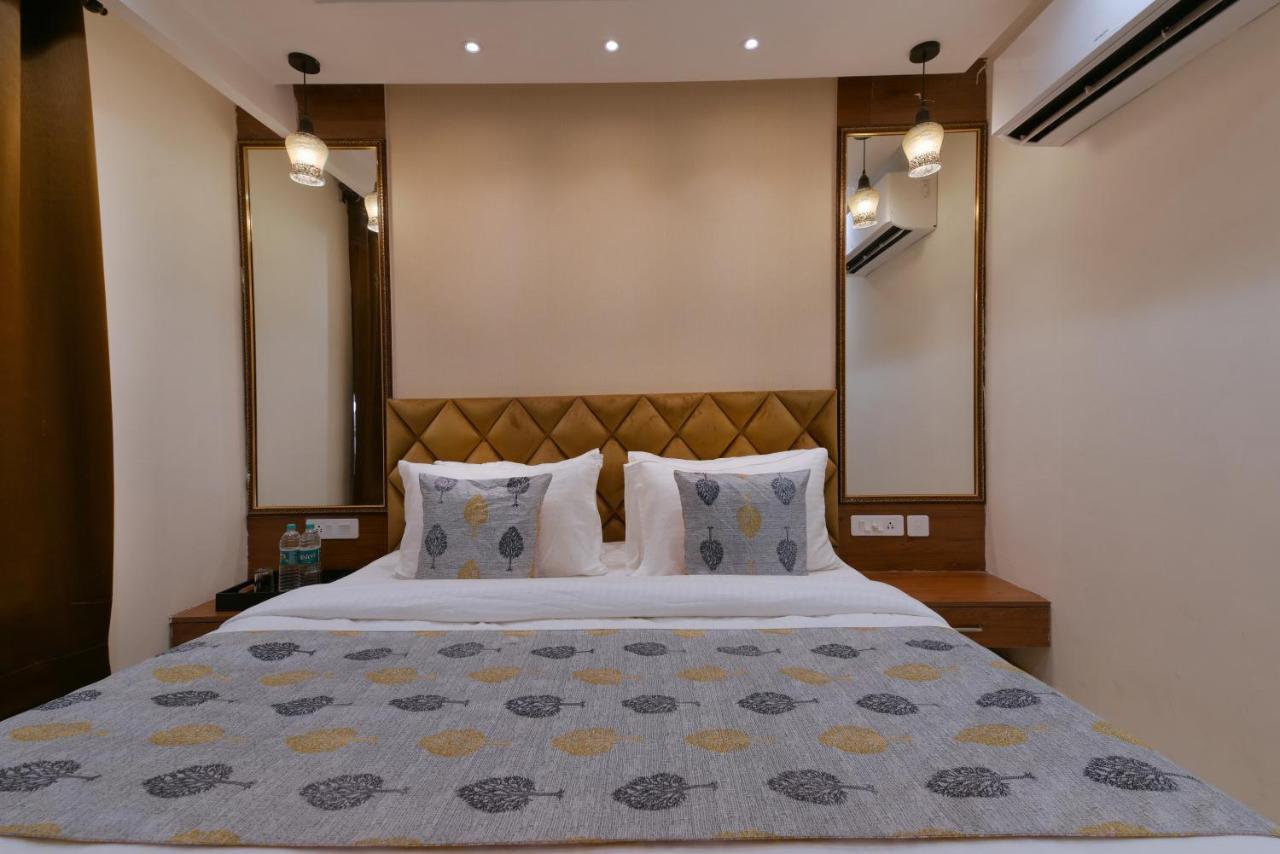 Hotel Leo Saffron - Pitampura Delhi  Exterior photo