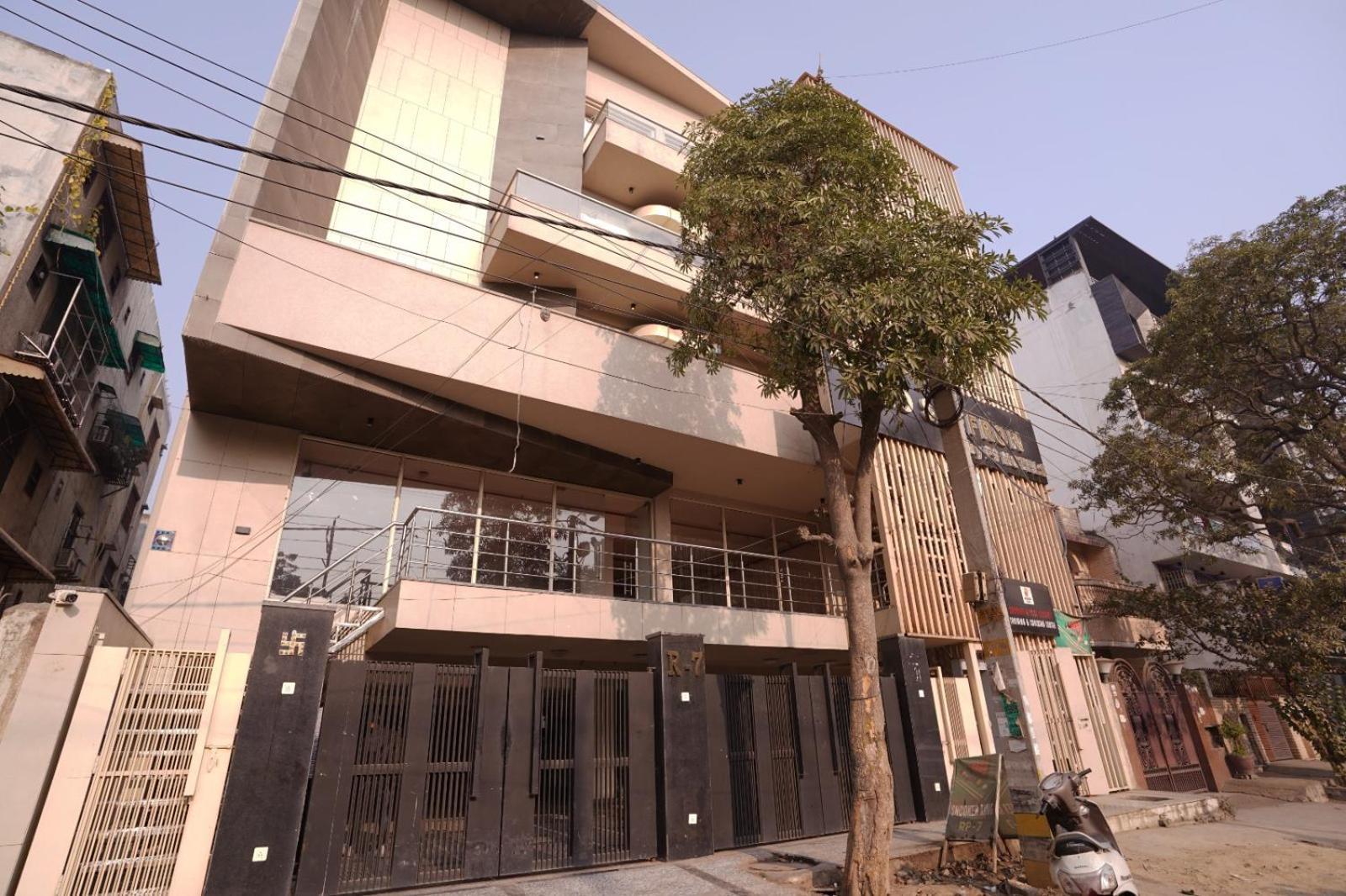 Hotel Leo Saffron - Pitampura Delhi  Exterior photo