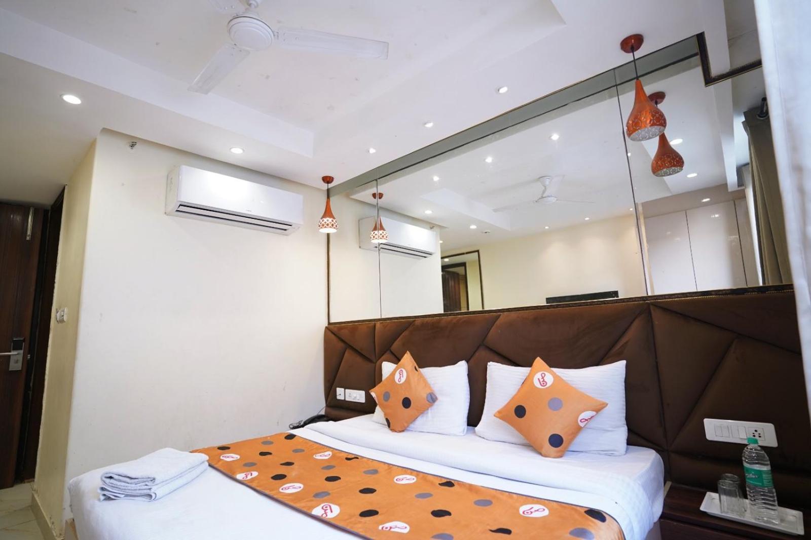 Hotel Leo Saffron - Pitampura Delhi  Exterior photo