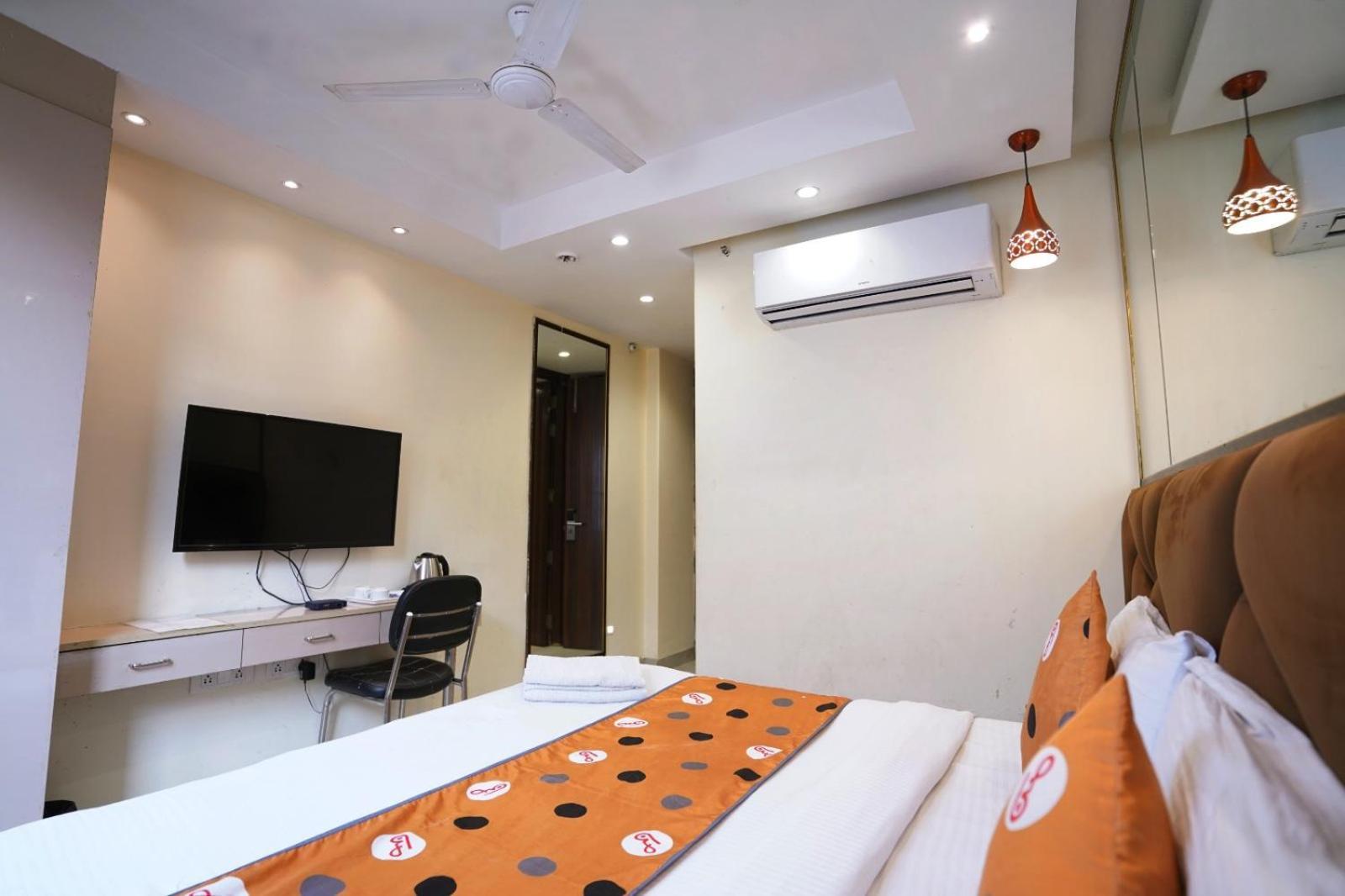 Hotel Leo Saffron - Pitampura Delhi  Exterior photo