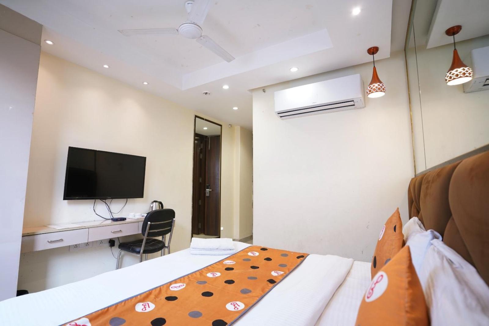 Hotel Leo Saffron - Pitampura Delhi  Exterior photo