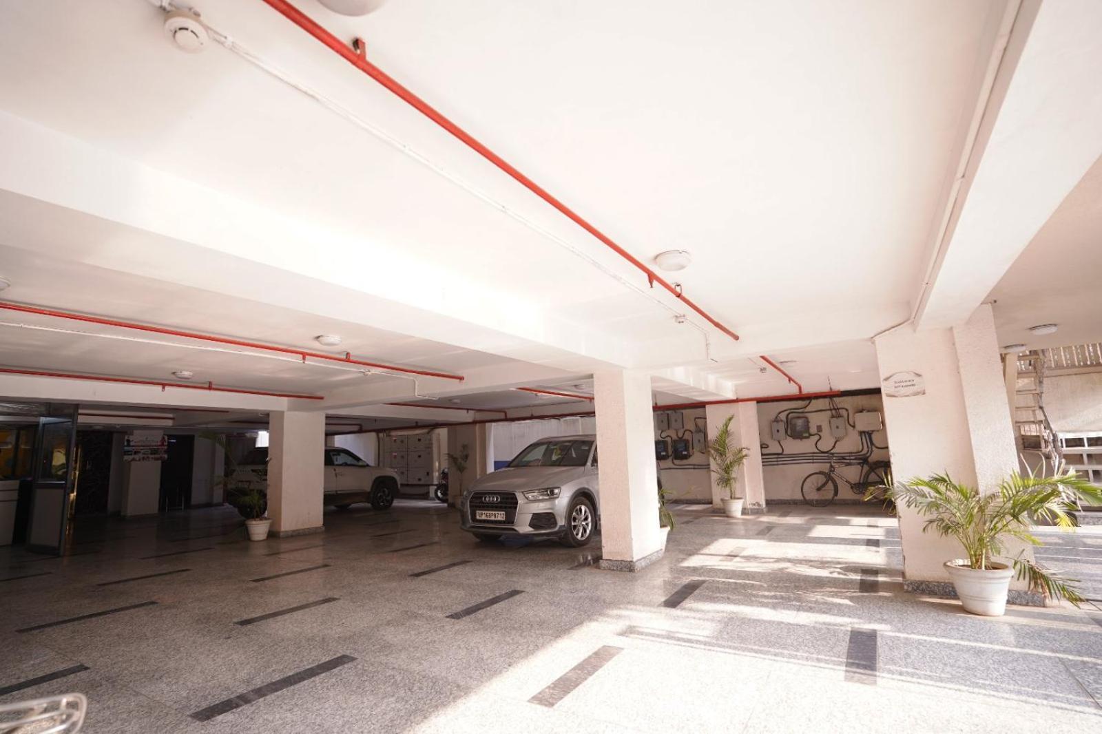 Hotel Leo Saffron - Pitampura Delhi  Exterior photo