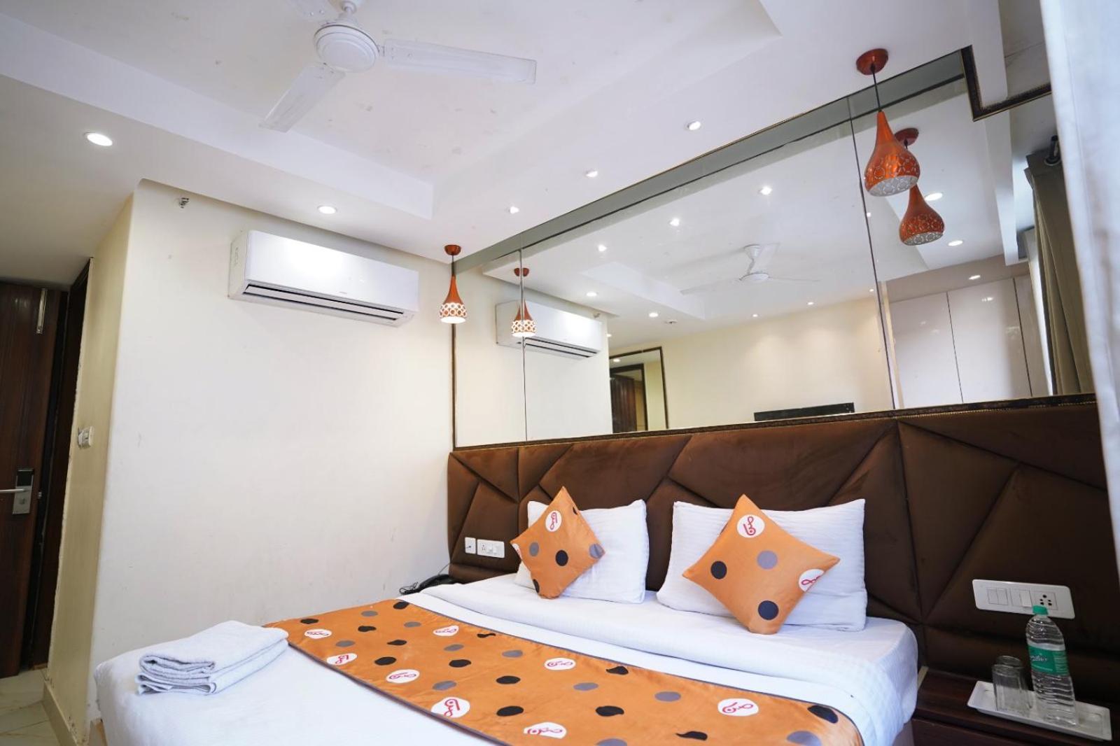 Hotel Leo Saffron - Pitampura Delhi  Exterior photo