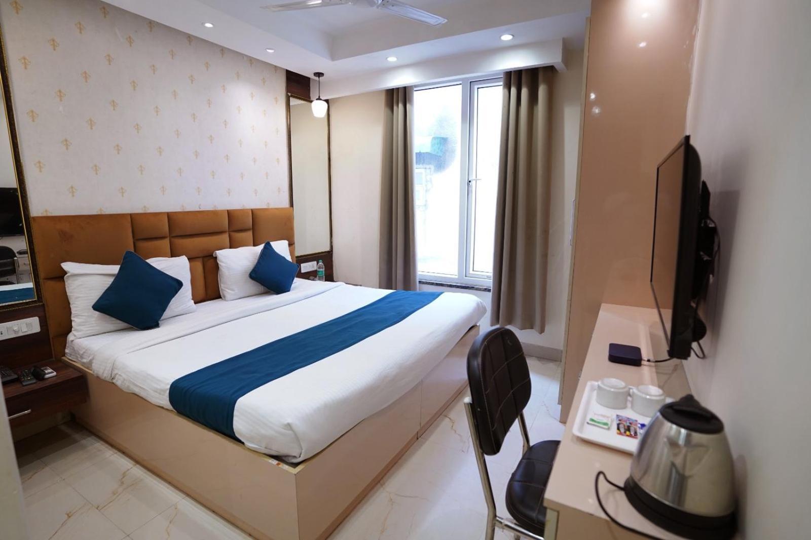 Hotel Leo Saffron - Pitampura Delhi  Exterior photo