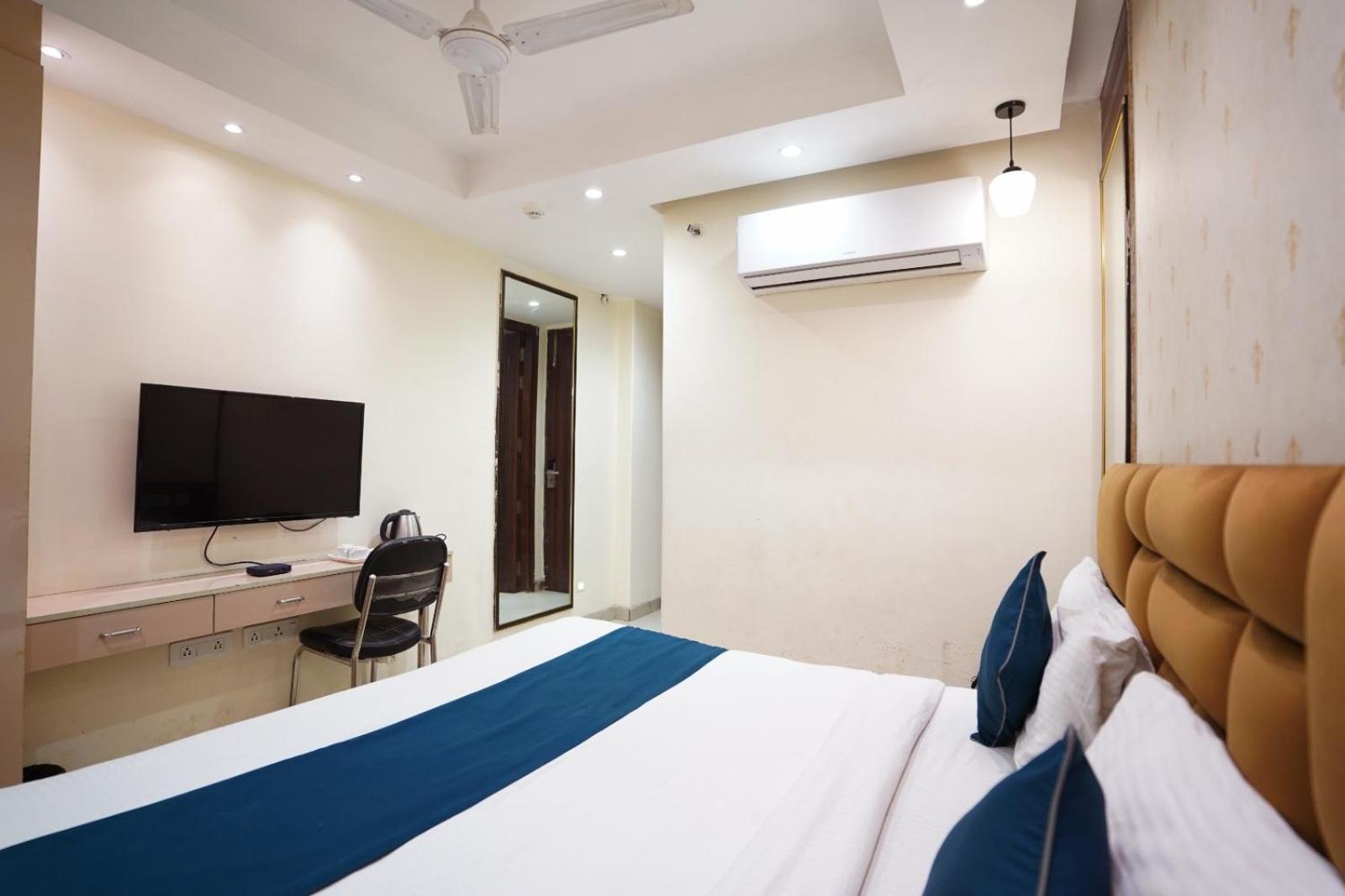Hotel Leo Saffron - Pitampura Delhi  Exterior photo