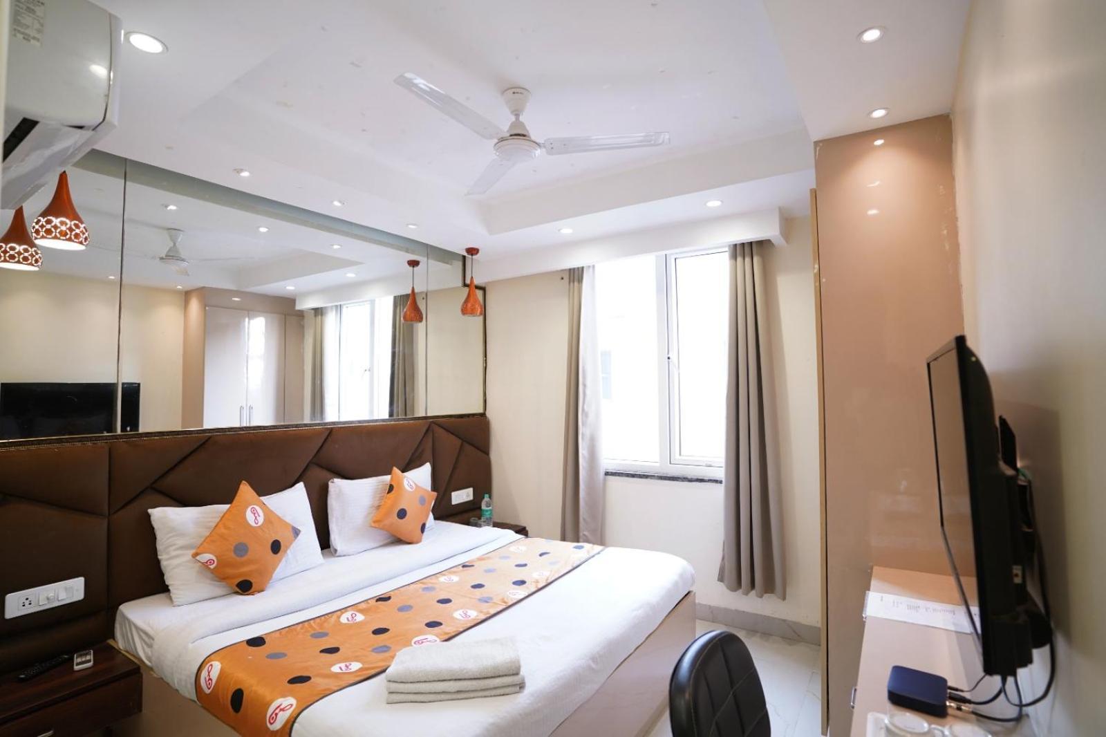Hotel Leo Saffron - Pitampura Delhi  Exterior photo