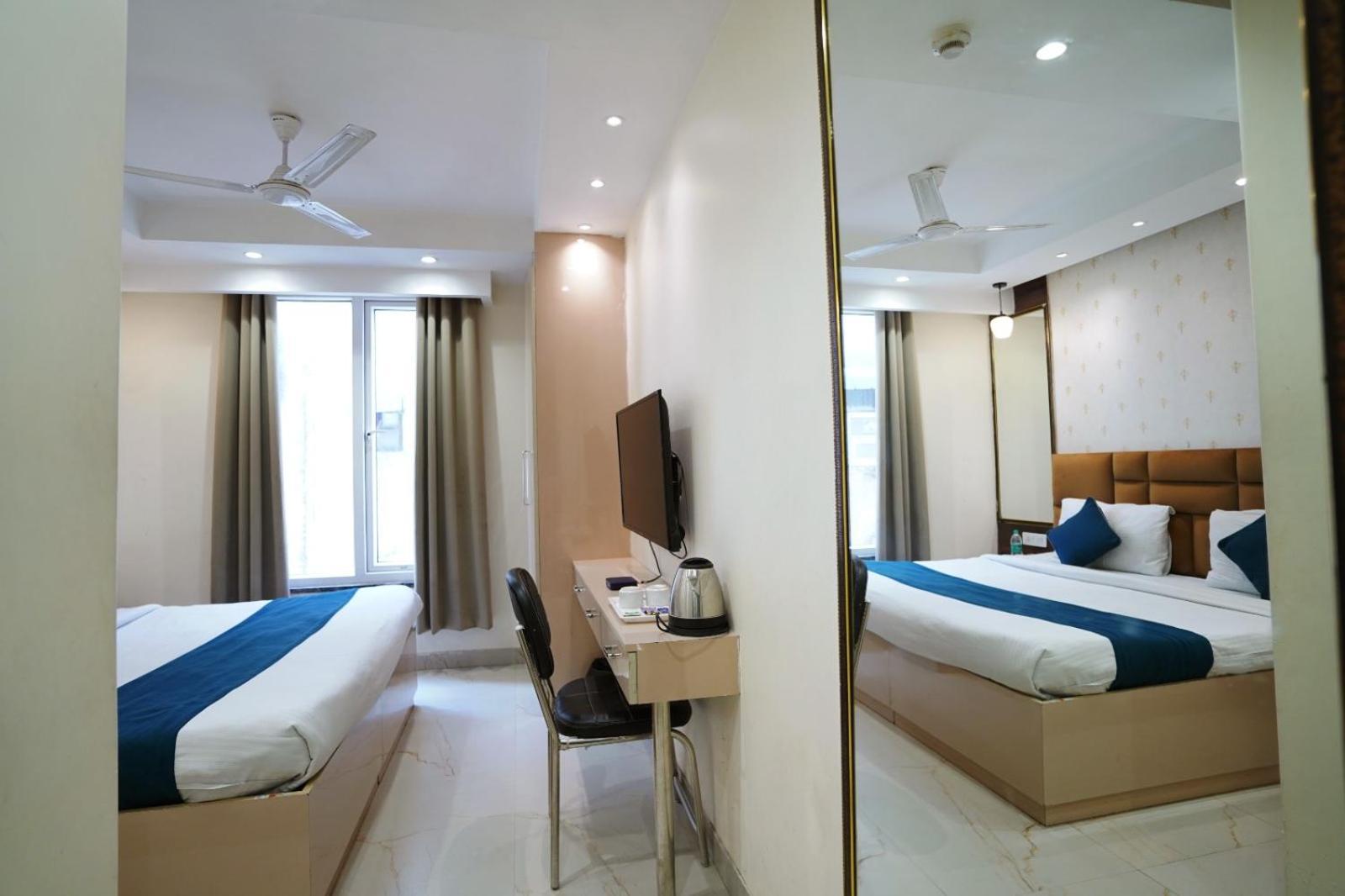 Hotel Leo Saffron - Pitampura Delhi  Exterior photo