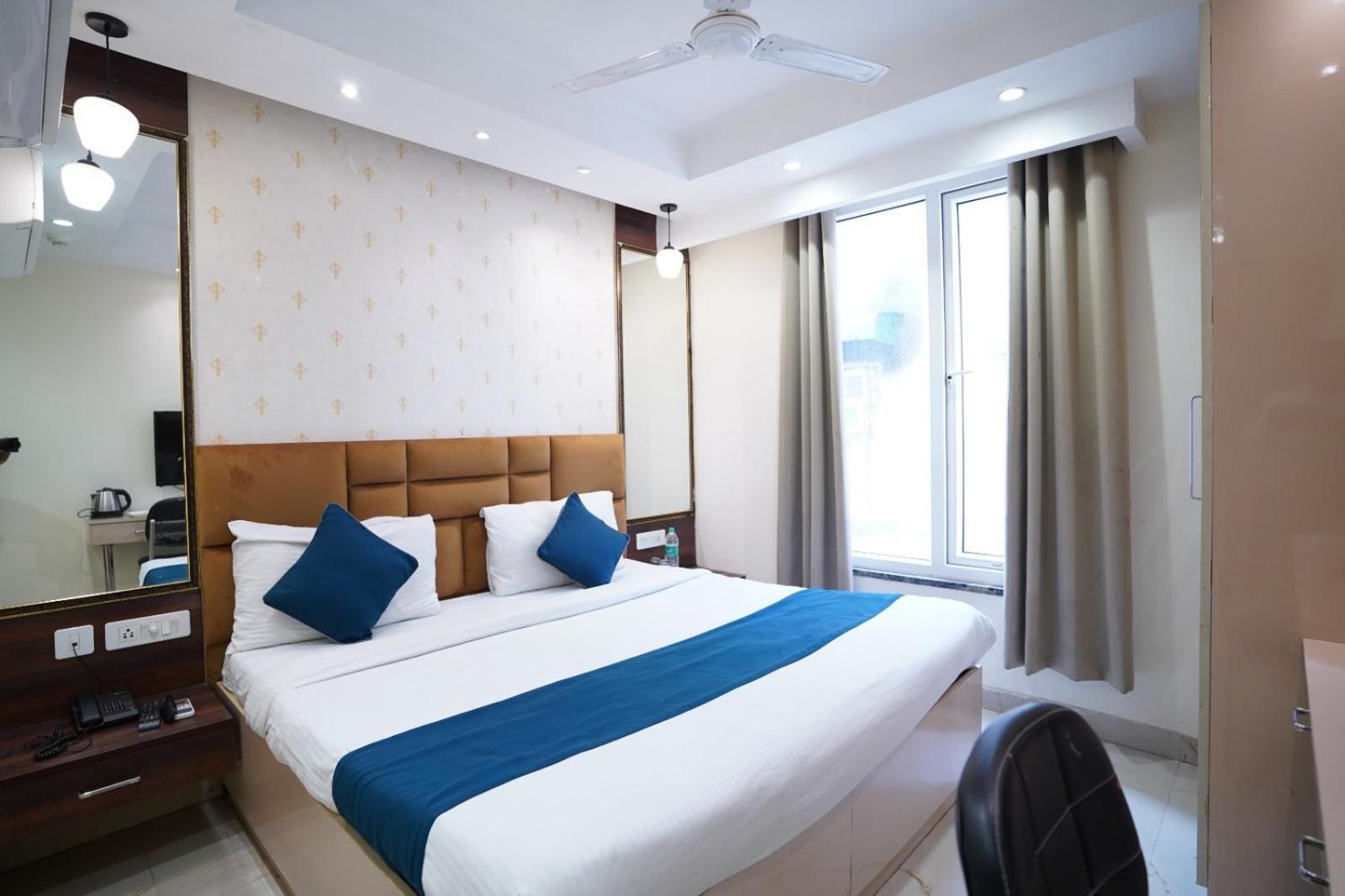 Hotel Leo Saffron - Pitampura Delhi  Exterior photo