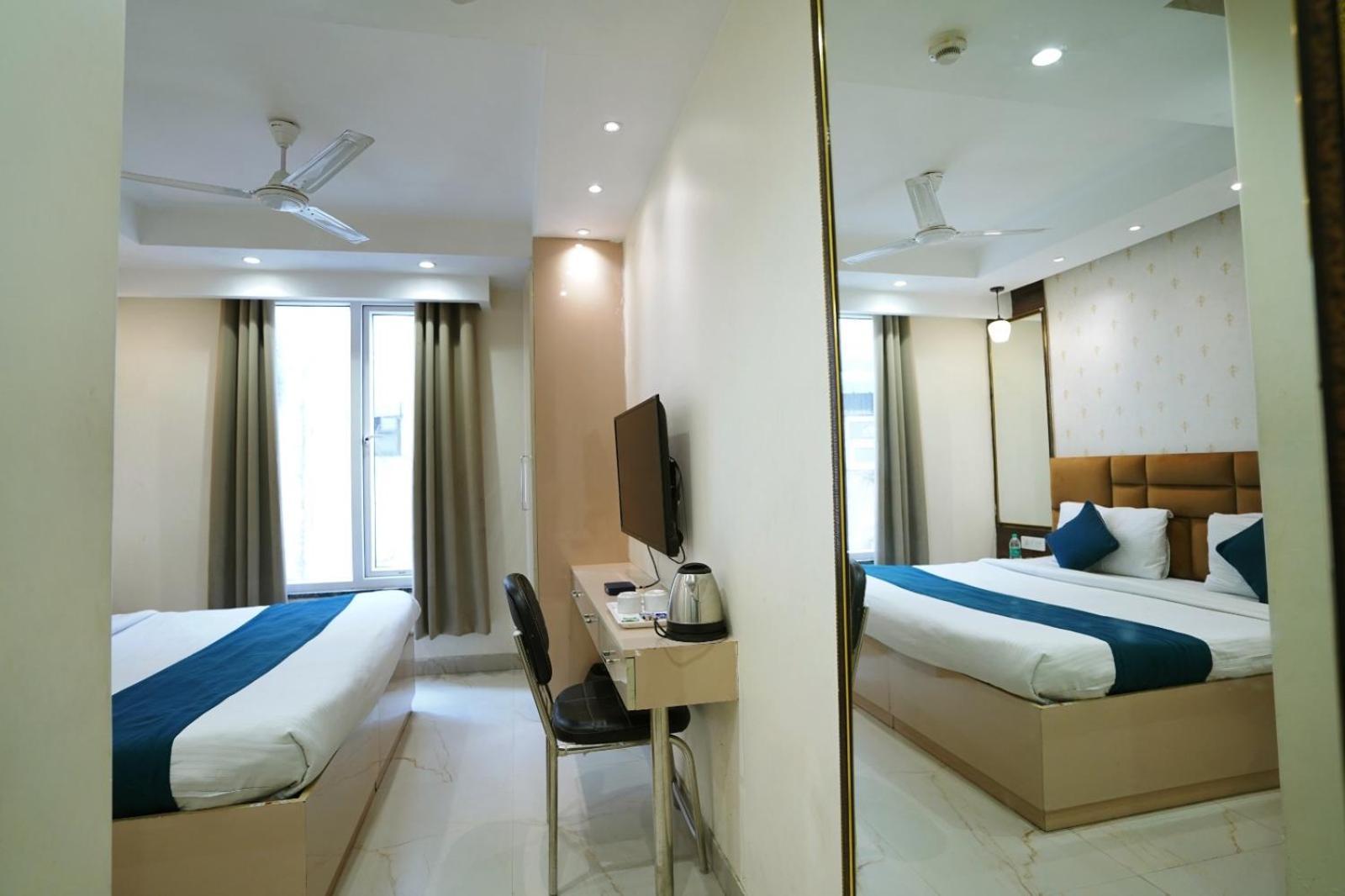 Hotel Leo Saffron - Pitampura Delhi  Exterior photo
