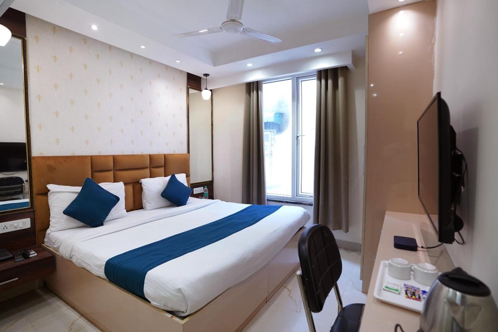 Hotel Leo Saffron - Pitampura Delhi  Exterior photo