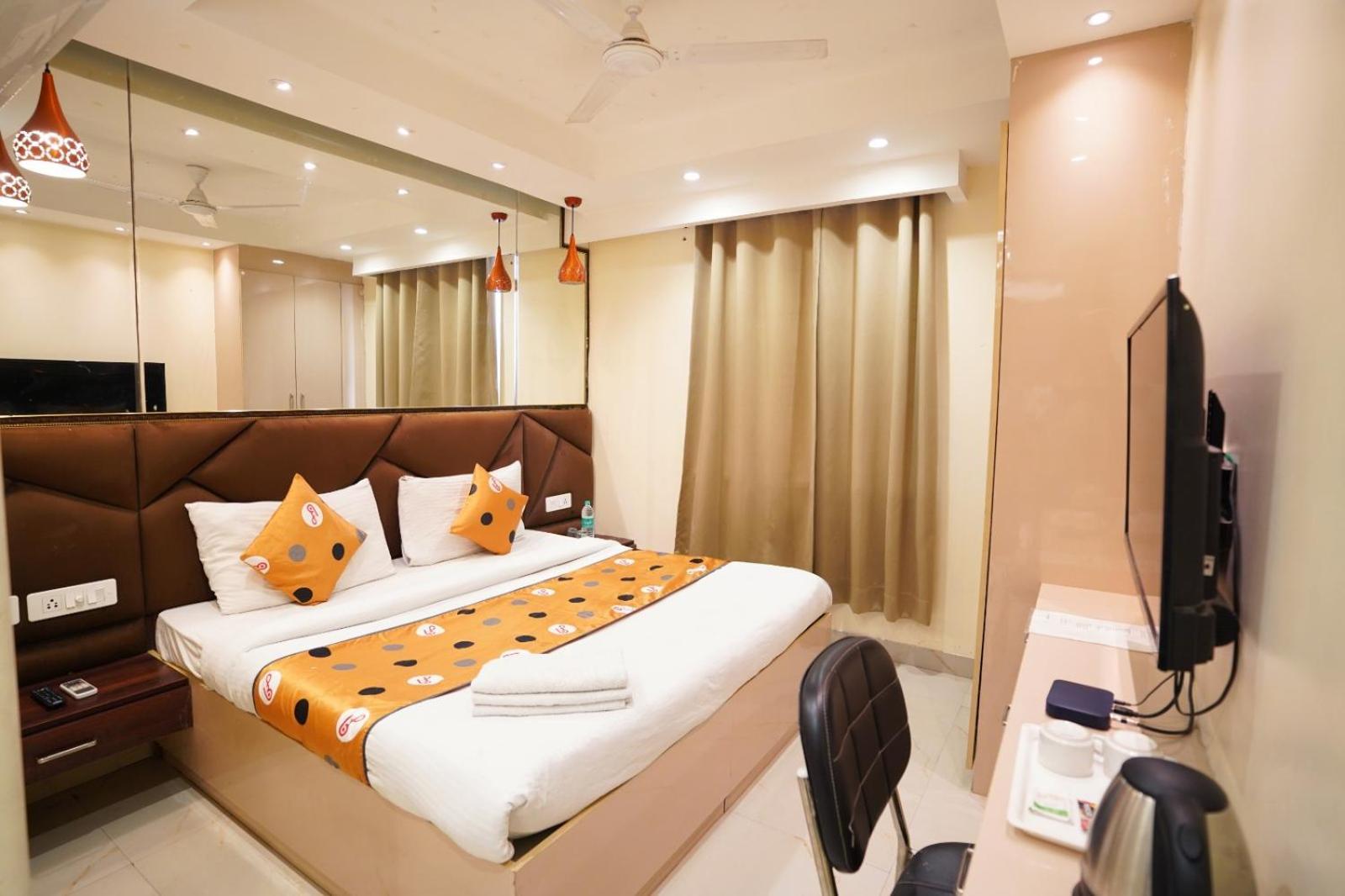 Hotel Leo Saffron - Pitampura Delhi  Exterior photo