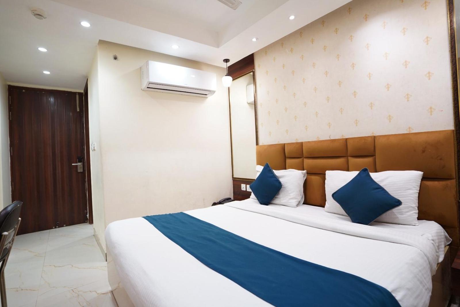 Hotel Leo Saffron - Pitampura Delhi  Exterior photo