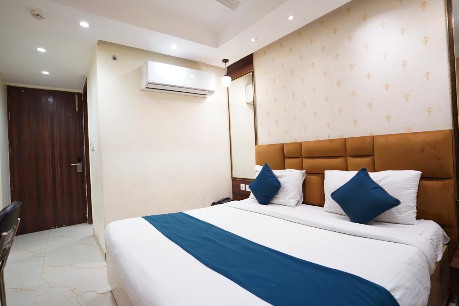 Hotel Leo Saffron - Pitampura Delhi  Exterior photo